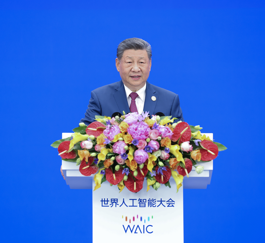7月17日上午,国家主席习近平在上海世界会客厅出席2026世界人工智能大会暨人工智能全球治理高级别会议开幕式并发表主旨讲话。