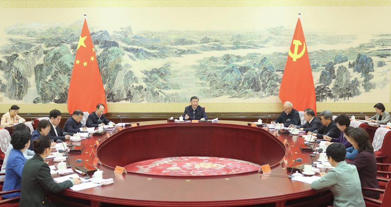 10月30日,中共中央总书记、国家主席、中央军委主席习近平在中南海同全国妇联新一届领导班子成员集体谈话并发表重要讲话。